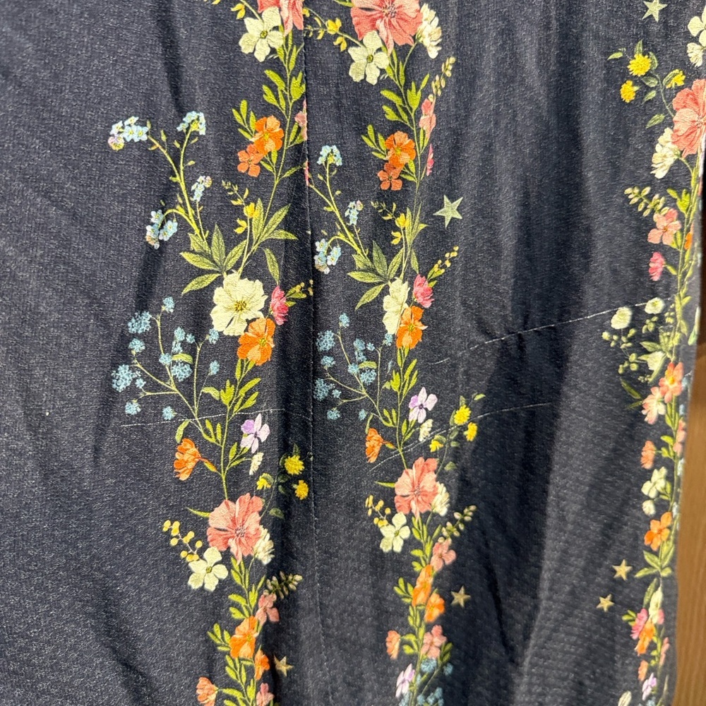 Farm Floral Black Top Sz L - Picture 11 of 11